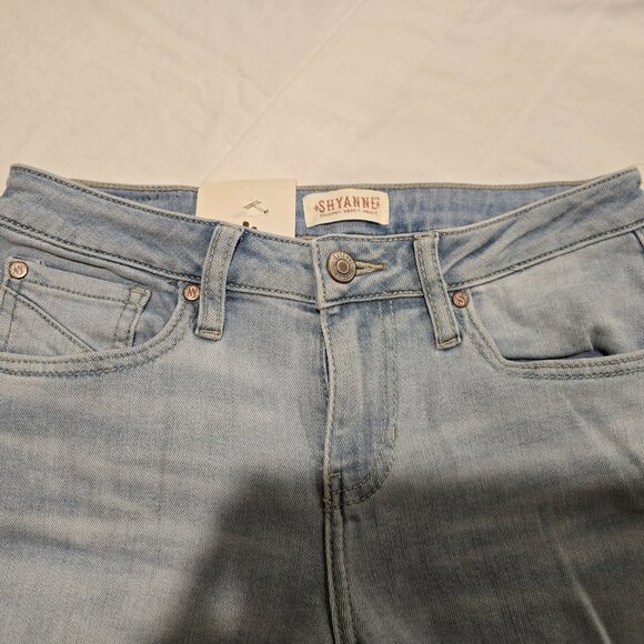 NWT Shyanne Country Wear Mid Rise Flare Distressed Jeans 28 Regular x 34 Long - Picture 9 of 16